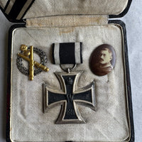 Coffret premium — Croix de Fer 1914 & insigne d'artillerie allemande