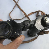 Paire de jumelles modèle 1935, 8x30, et étui en cuir marron