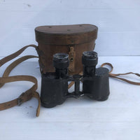 Paire de jumelles modèle 1935, 8x30, et étui en cuir marron