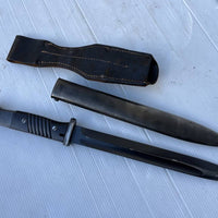 WH Baïonnette 84/98 Plaquettes Bakélite et gousset cuir noir