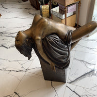 Joli Bronze Femme , Signé A j John
