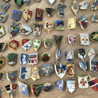 Gros Lots De 225 insignes militaires Médailles