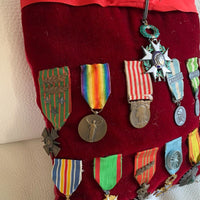 Coussin D'Un Officier Rempli De Médailles Militaire Ww1 1914-1918