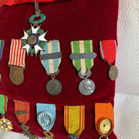Coussin D'Un Officier Rempli De Médailles Militaire Ww1 1914-1918