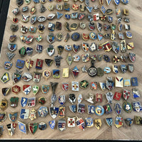 Gros Lots De 225 insignes militaires Médailles