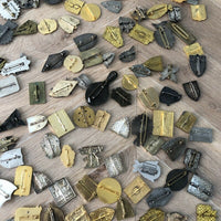 Gros Lots De 225 insignes militaires Médailles