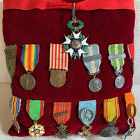 Coussin D'Un Officier Rempli De Médailles Militaire Ww1 1914-1918