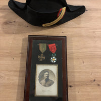 Cadre Médailles Légion d'honneur - Croix de guerre & Bicorne Ancien