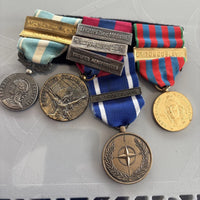 Lot Insignes Et Médaille Militaire