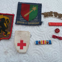 Lot De Médailles Et Emblèmes Militaires Et Divers Anciens