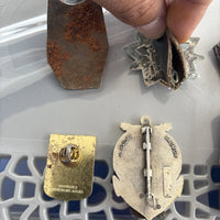 Lot Insignes Et Médaille Militaire