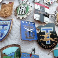 Important Lot De Médailles Et Emblèmes Militaires Et Divers Anciens