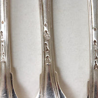 Lot De 12 Couverts Anciens Modèle Filets Armoriés En Argent Massif 18ème