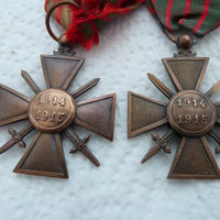 Lot De Médailles Et Emblèmes Militaires Et Divers Anciens