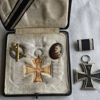 Coffret premium — Croix de Fer 1914 & insigne d'artillerie allemande