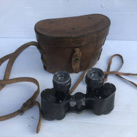 Paire de jumelles modèle 1935, 8x30, et étui en cuir marron