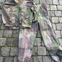 Veste et pantalon camouflés 'Peau de saucisson'