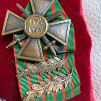 Coussin D'Un Officier Rempli De Médailles Militaire Ww1 1914-1918