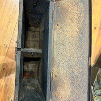 Caisse à bande articulée pour mitrailleuse Hotchkiss, WWI (France, 1914-1918).