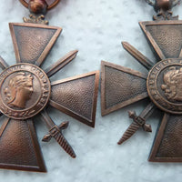 Important Lot De Médailles Et Emblèmes Militaires Et Divers Anciens