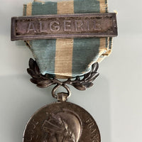 Luxe Lot De Décorations, Médailles De L'Armée Française 2 Gm,