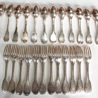 Lot De 12 Couverts Anciens Modèle Filets Armoriés En Argent Massif 18ème
