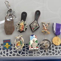 Lot Insignes Et Médaille Militaire