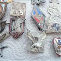 Lot De Médailles Et Emblèmes Militaires Et Divers Anciens