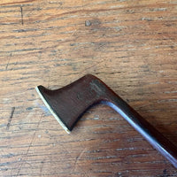 Archet de violon ancien en bois, hausse monogrammée C.F., à restaurer