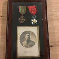 Cadre Médailles Légion d'honneur - Croix de guerre & Bicorne Ancien